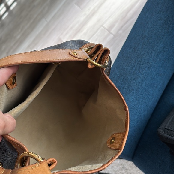 Authentic Louis Vuitton Gallieria - Picture 4 of 5